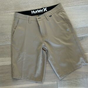 Hurley hybrid walking shorts 30
